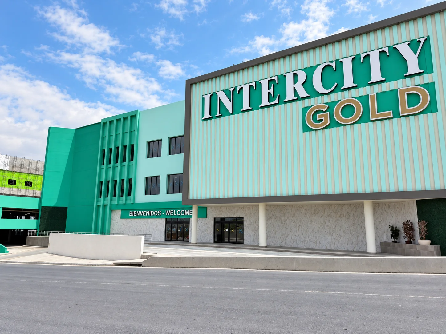 Fachada real de INTERCITY GOLD de día