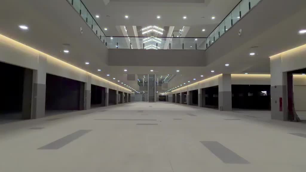 Interior real del centro comercial